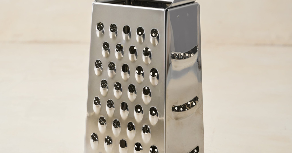 Irvins Tinware: Medium Cheese Grater