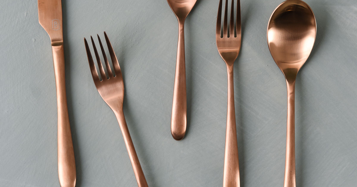 Antique Gold Flatware (Set of 5) - Magnolia