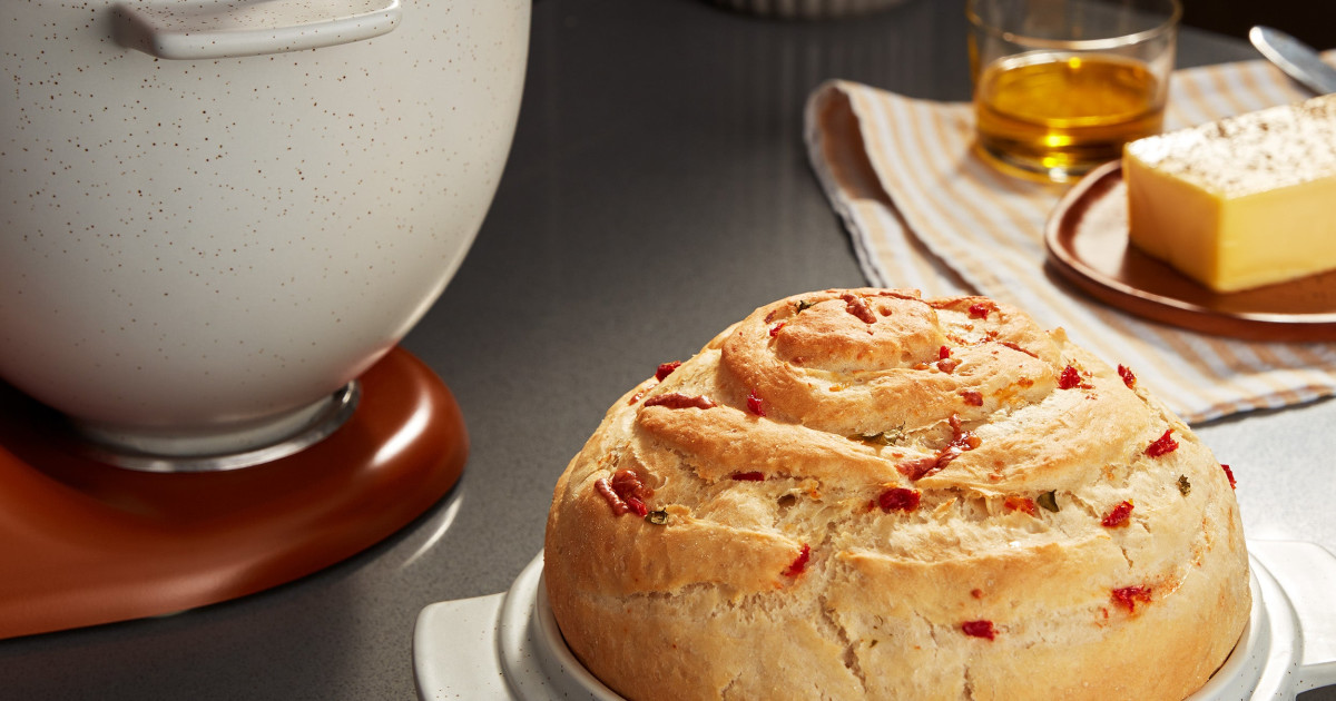 KitchenAid Bread Bowl with Baking Lid - Magnolia