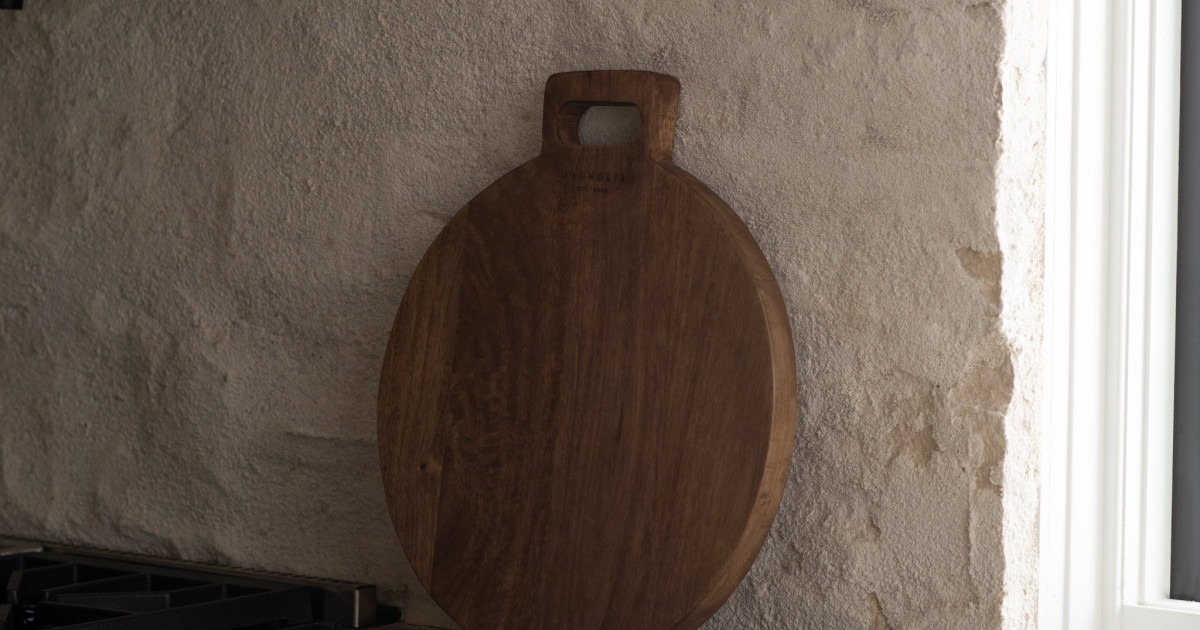 Mango Wood Round Bread Board - Magnolia