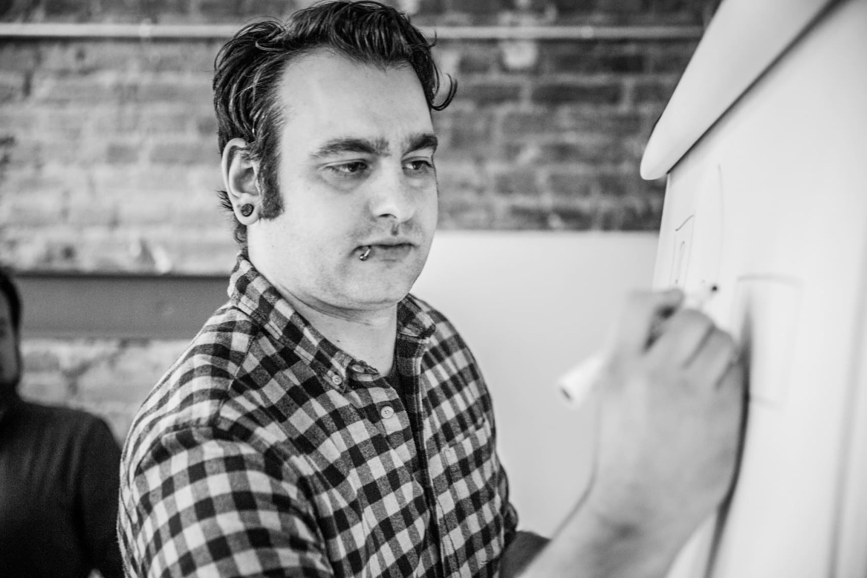 Simon Kölsch, Senior Consultant bei INNOQ, ist Trainer von Web-Security und einer der (beiden) Hosts des INNOQ Security Podcasts.