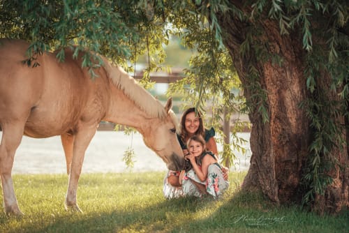 /_vercel/image?url=/Mum+with+daughter+and+horse+during+sunset.&w=1536&q=100