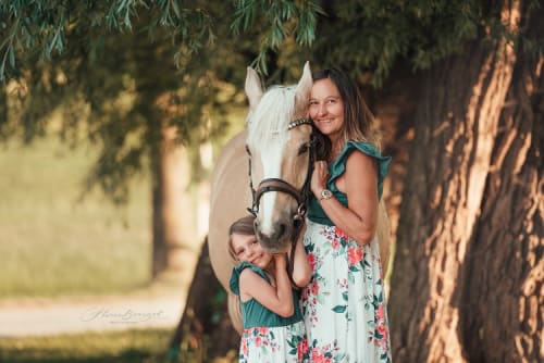 /_vercel/image?url=/Daughter+with+mum+and+horse+during+summer+time.&w=1536&q=100