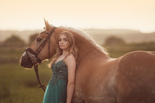 /_vercel/image?url=/Portrait+of+a+woman+in+dress+with+her+horse.&w=1536&q=100