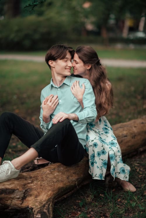 /_vercel/image?url=/Girl+anb+boy+are+sitting+on+the+fallen+tree+in+the+parc+and+smiling+to+each+other.&w=1536&q=100