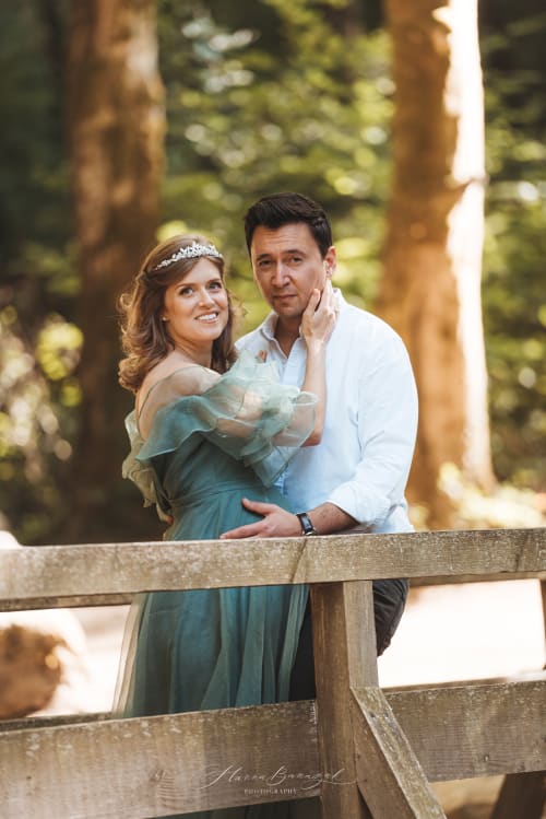 /_vercel/image?url=/Pregnant+women+in+long+dress+is+hugging+her+husband.&w=1536&q=100