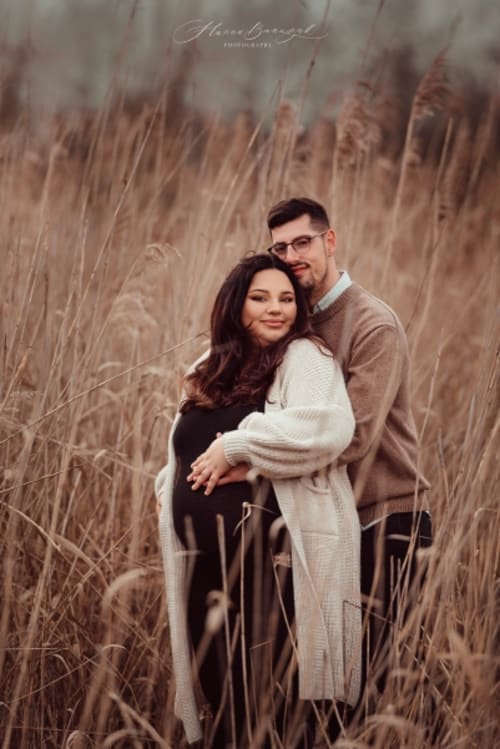 /_vercel/image?url=/Pregnant+woman+in+the+nature+with+husband.&w=1536&q=100