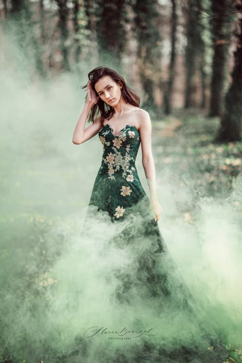 /_vercel/image?url=/Fairytale+photo+with+long+dress+in+the+forest+of+Luxembourg.&w=1536&q=100