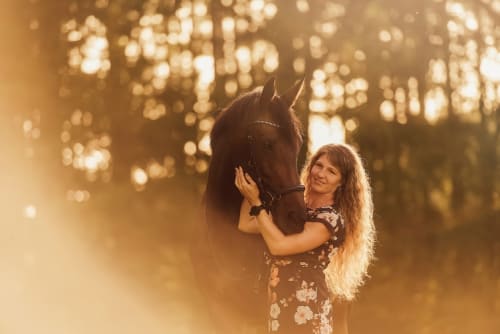 /_vercel/image?url=/Portrait+of+women+hugging+horse+during+sunset.+&w=1536&q=100