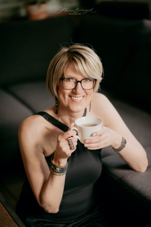 /_vercel/image?url=/Potrait+of+happy+woman.&w=1536&q=100