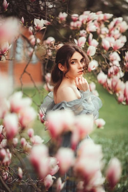 /_vercel/image?url=/Feminine+portrait+during+the+spring+with+magnolia+in+Luxembourg.&w=1536&q=100