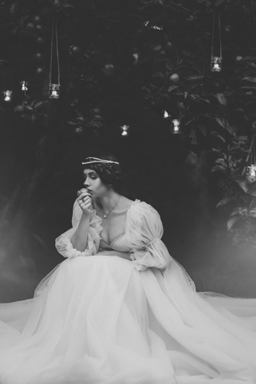 /_vercel/image?url=/Photo+d'art+professionnel+avec+portrait+d'une+robe+margoconcept+au+Luxembourg.&w=1536&q=100