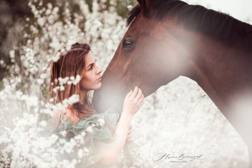 /_vercel/image?url=/Photographie+%C3%A9questre+romantique+pendant+le+printemps+au+Luxembourg.+&w=1536&q=100