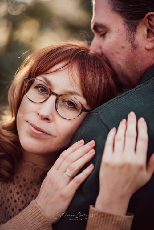 /_vercel/image?url=/Women+is+leaning+on+her+husband's+shoulder.&w=1536&q=100