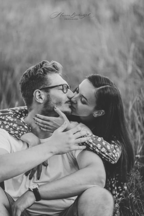 /_vercel/image?url=/Girl+is+hugging+her+fiance.+&w=1536&q=100