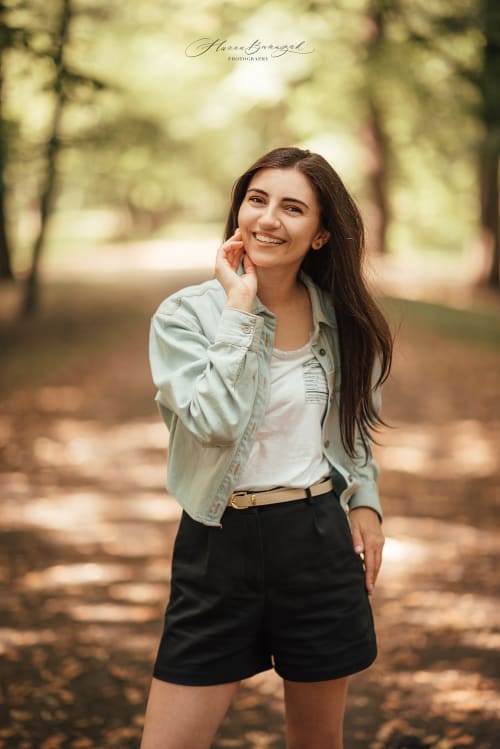 /_vercel/image?url=/Girl+in+jeans+jacket+is+standing+in+the+parc.&w=1536&q=100