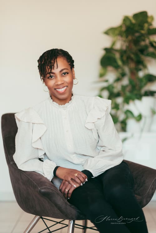 /_vercel/image?url=/Business+photography+of+black+woman+sitting+in+the+chair+in+the+room.&w=1536&q=100