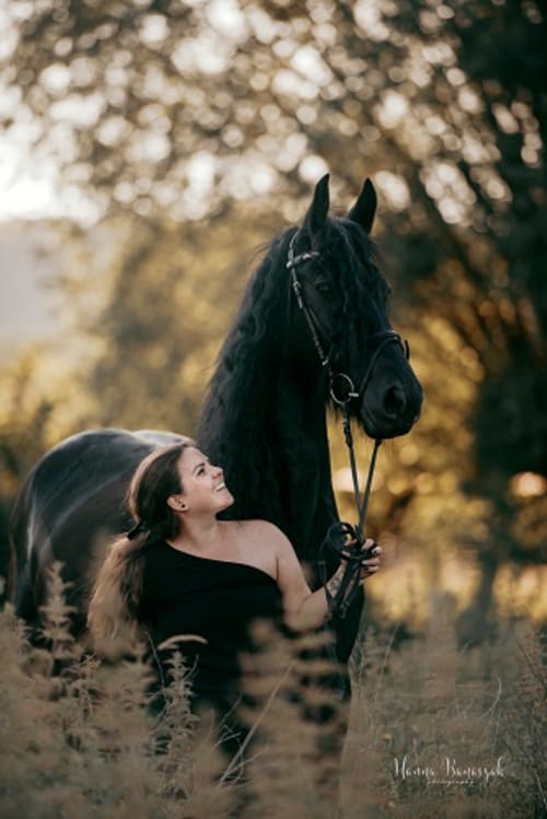 /_vercel/image?url=/Summer+photo+shoot+with+Friesian+in+Luxembourg.&w=1536&q=100