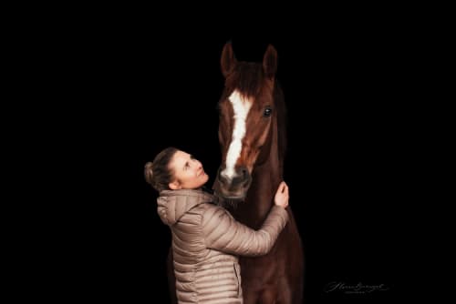 /_vercel/image?url=/Portrait+of+a+girl+with+her+horse.&w=1536&q=100