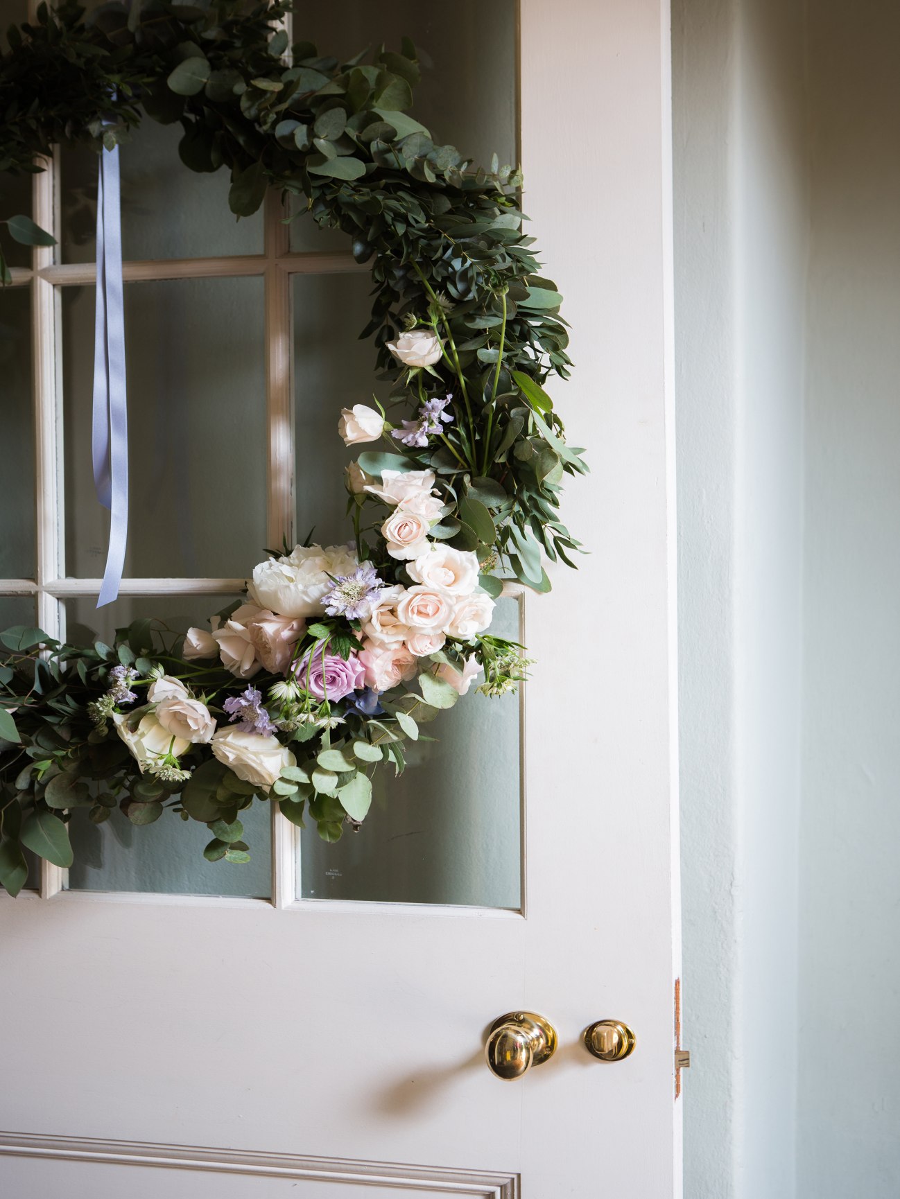 A wreath on a door.