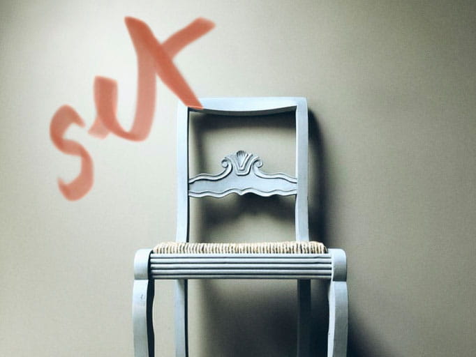 A chair with set written in red lipstick over it.