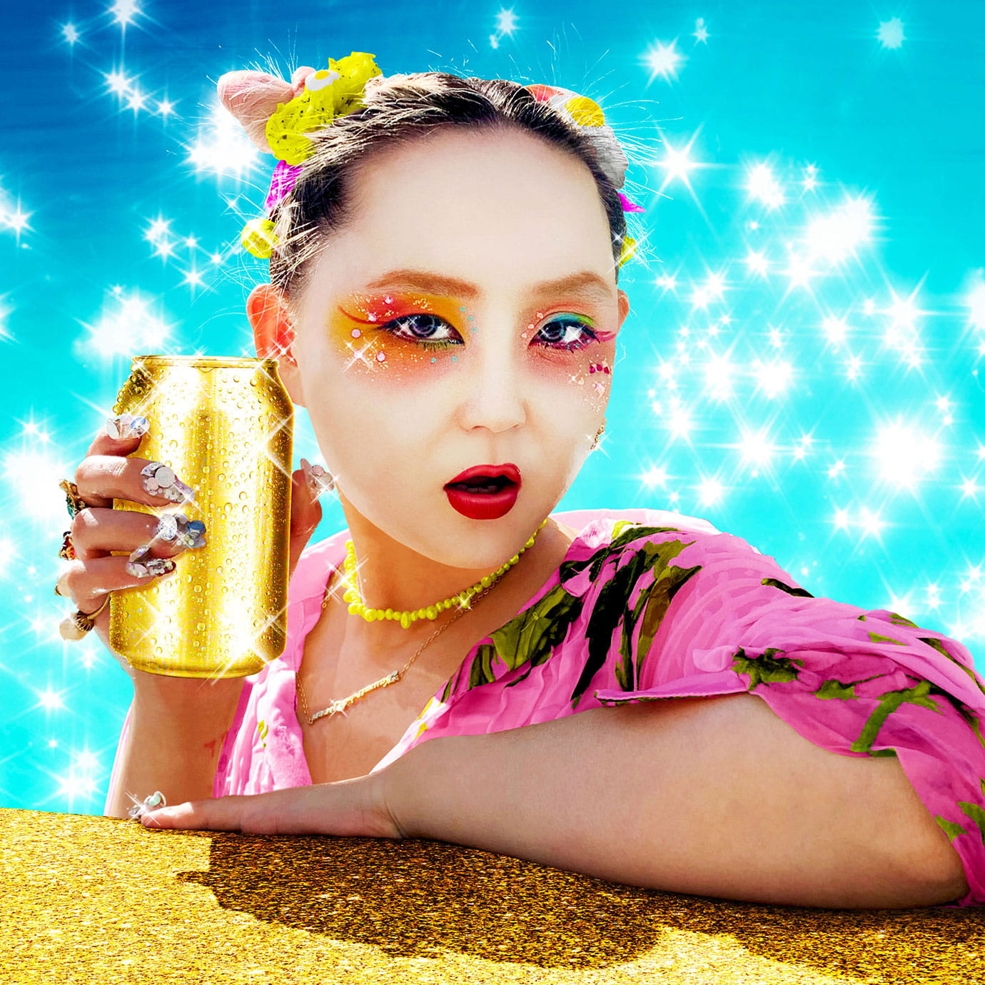A girl in geisha make-up holding a golden drinks can.