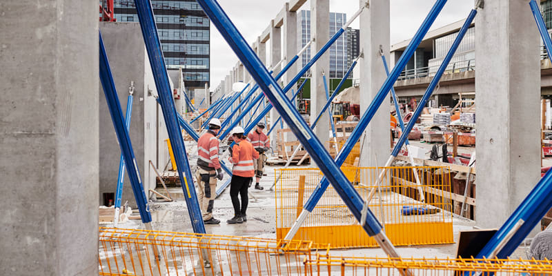 /globalassets/images/800x400/building_site_blue_pillars_people_800x400.png