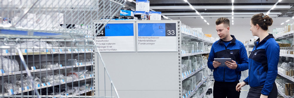 /globalassets/images/hero-images/customer-centre-man-woman-shelves-1000x333.jpg