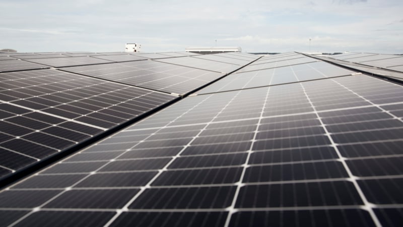 /globalassets/images/800x400/solar_panels_on_roof_of_solar_building_2_cbpgf5-800x400.png