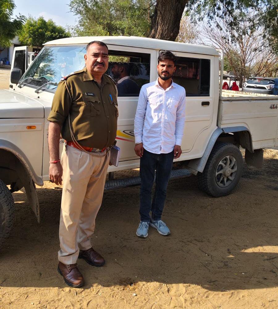 पुलिस ने कैंपर के शीशे पर लगी काली फिल्म को उतरवाकर कैंपर गाड़ी को जप्त किया