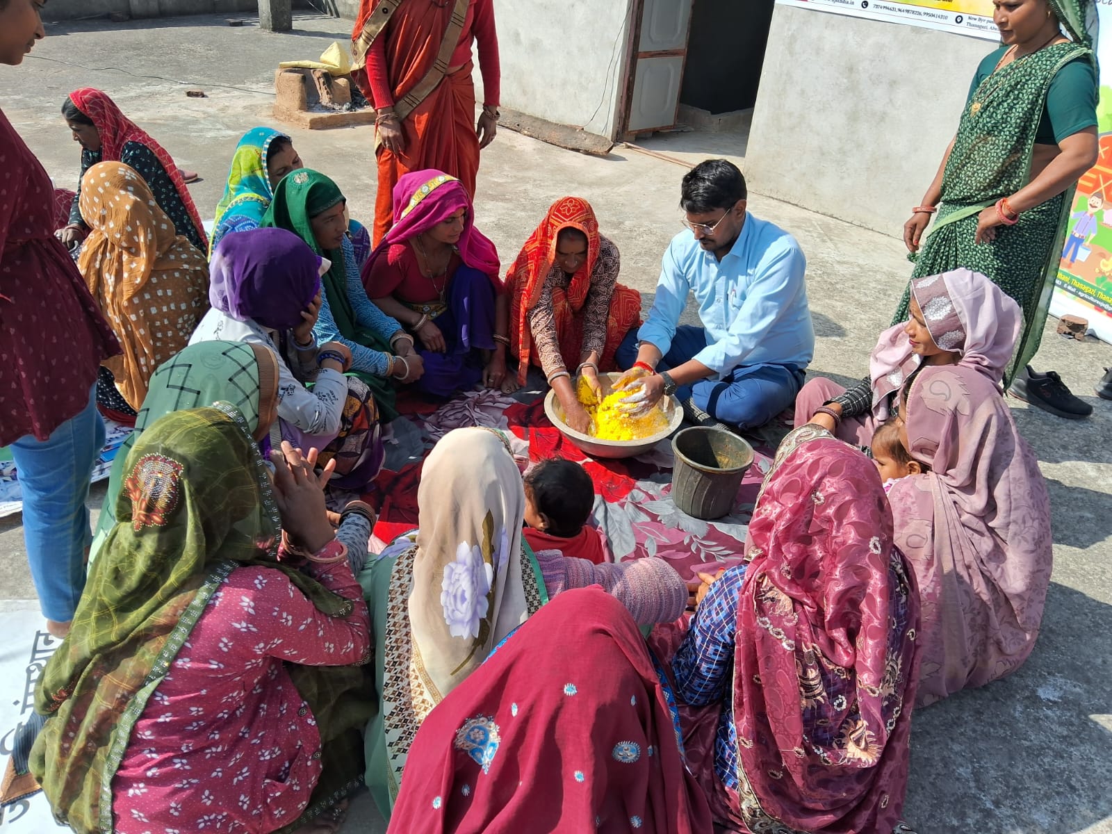  प्राकृतिक हर्बल गुलाल से सजेगी होली,महिलाओं को मिला स्व रोजगार का नया अवसर