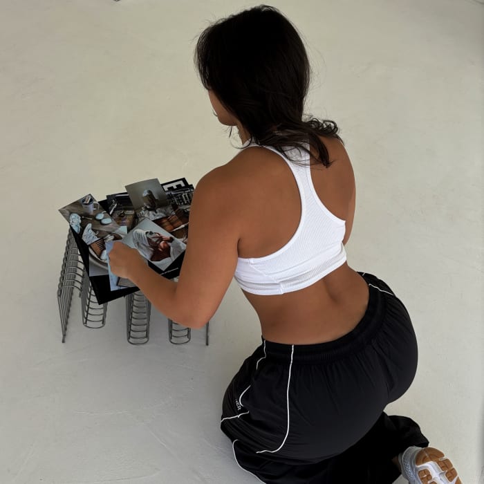 Megan (@legswithshmegs)