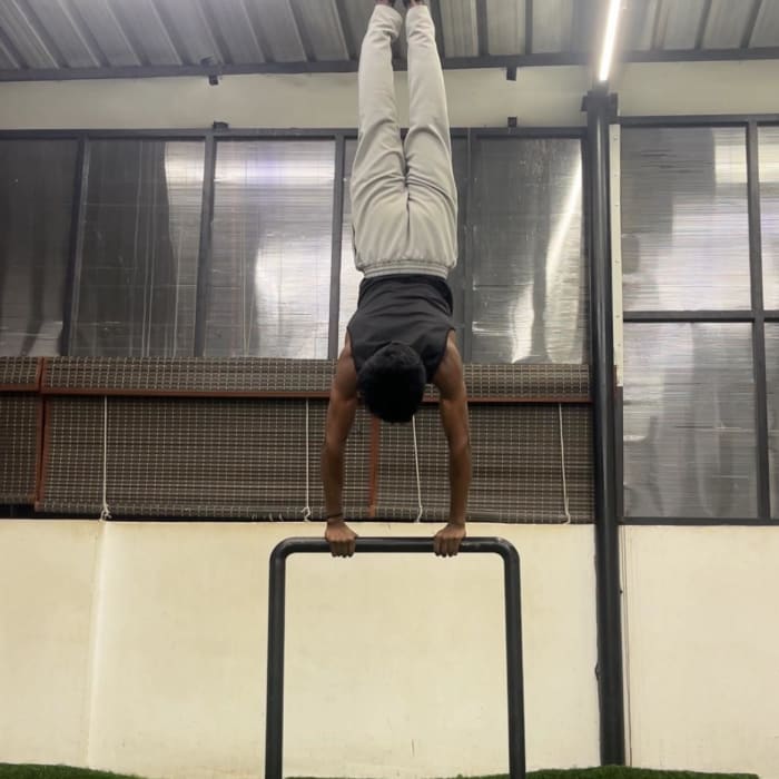 AKCALICOACH // ONLINE CALISTHENICS COACH