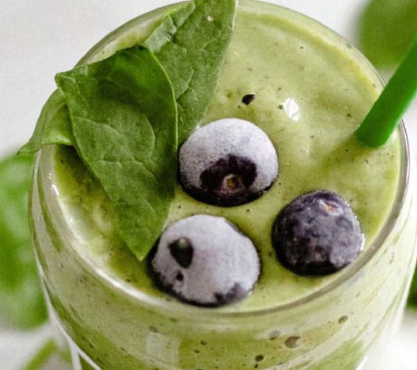 program transformation testimonial image from Green Smoothie With Spinach & Almond Milk