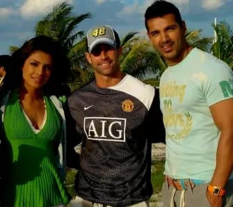 program transformation testimonial image from Priyanka Chopra & John Abraham