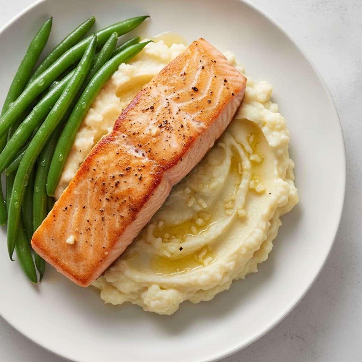 Seared Salmon Fillet with Steamed Green Beans and Garlic Mashed Cauliflower