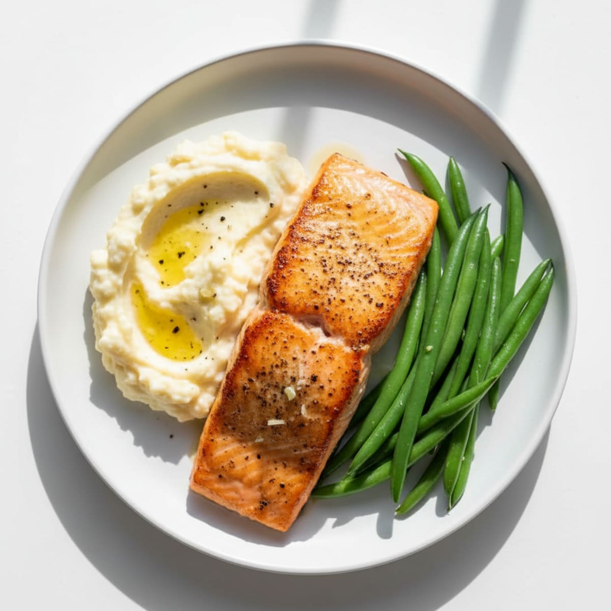 Seared Salmon Fillet with Steamed Green Beans and Garlic Mashed Cauliflower