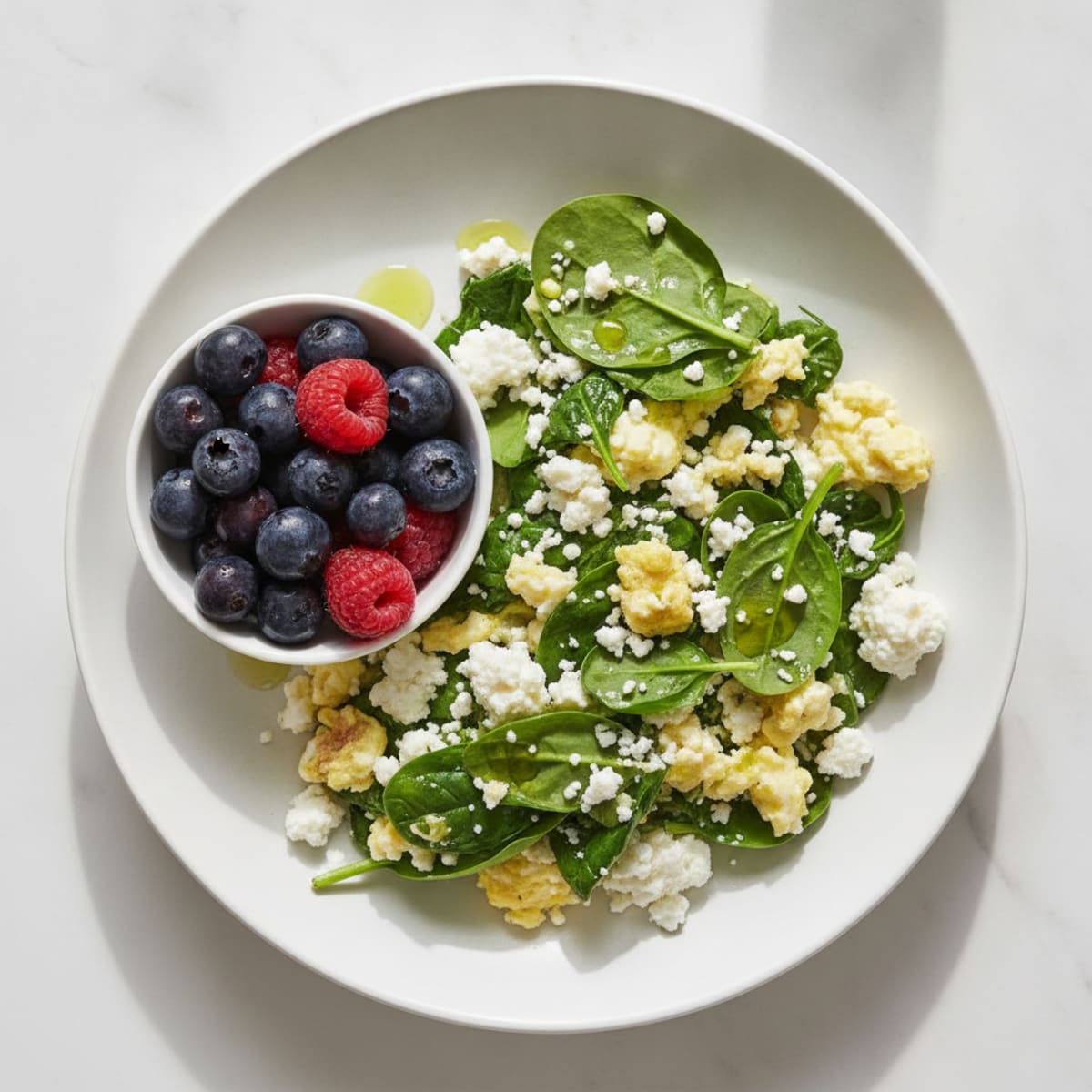 Egg White Spinach Scramble with Cottage Cheese and Fresh Berries