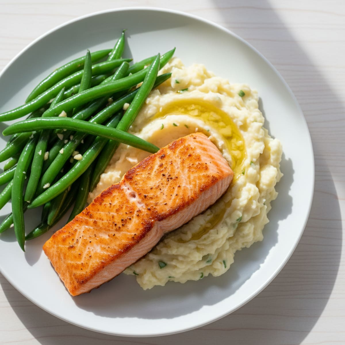 Seared Salmon Fillet with Steamed Green Beans and Garlic Mashed Potatoes