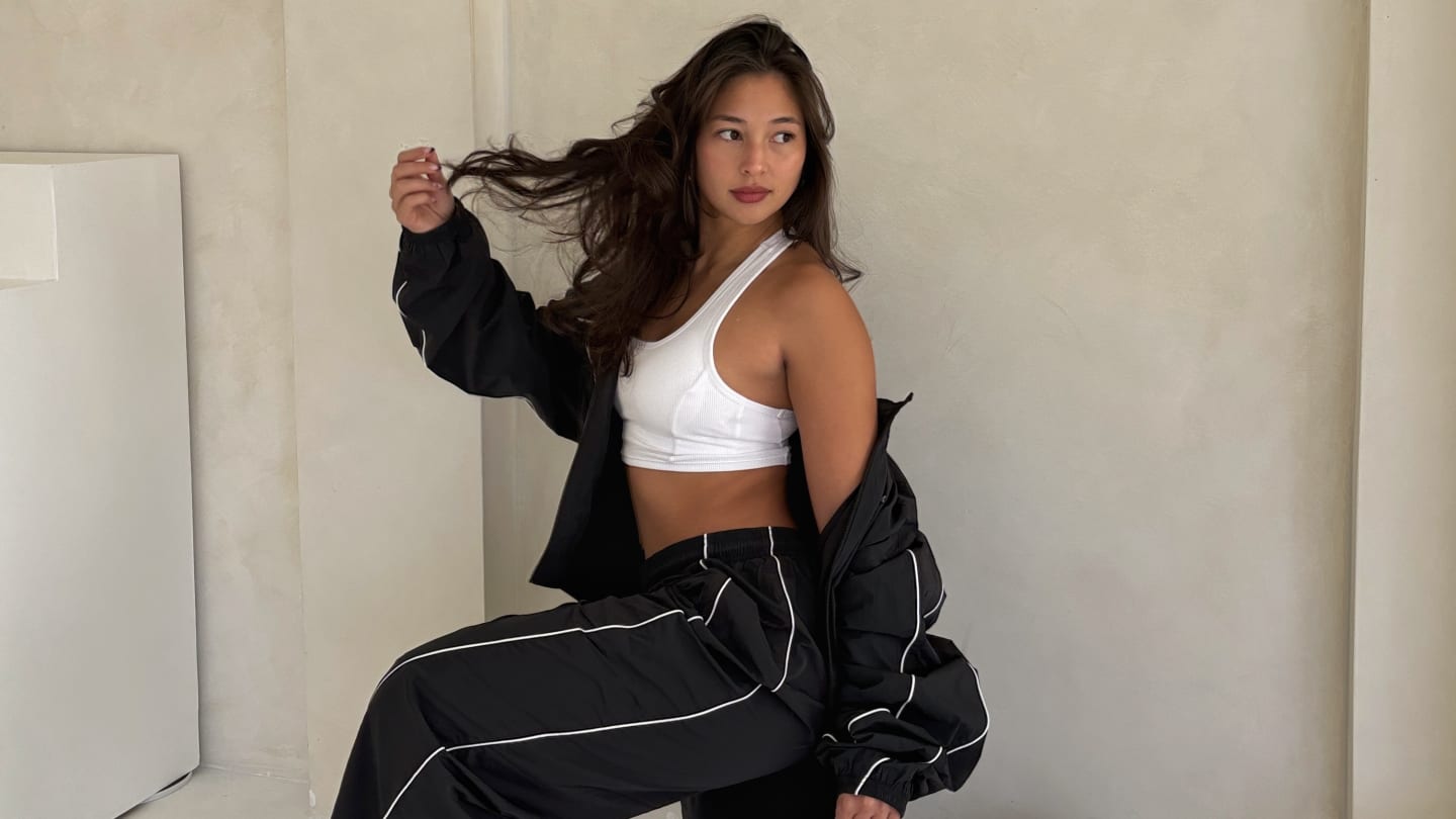 Megan (@legswithshmegs)