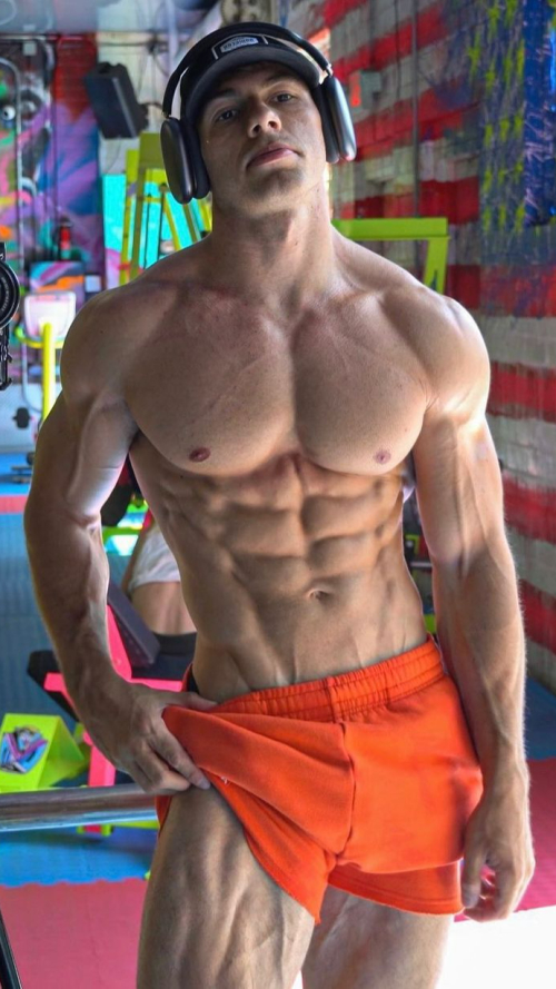 boysmuscle - Sean Adams, Fitness @seanadams33 ⏲ 21 Years