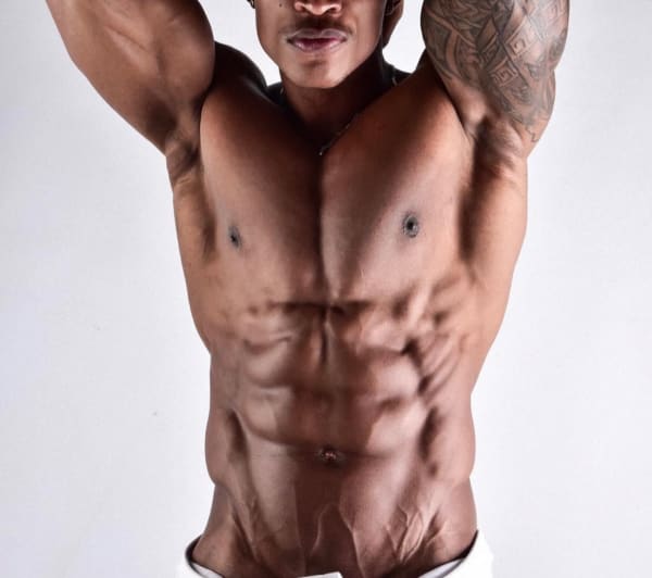 program transformation testimonial image from DEFINED STOMACH & V-LINES