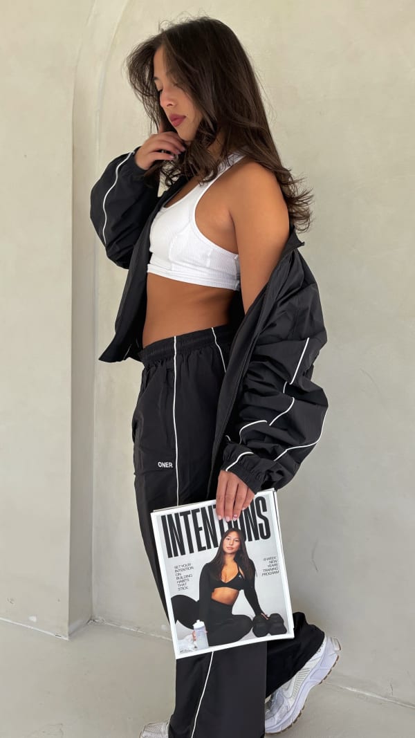 Megan (@legswithshmegs)