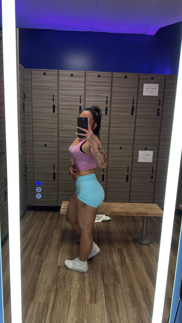  Booty & Beauty with Daffnie 