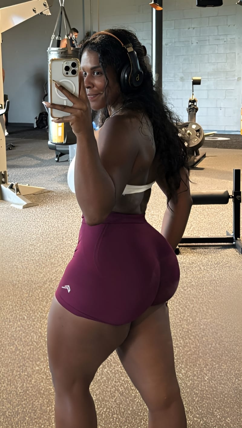 Laila Aziz's Programs & Challenges membership landing page