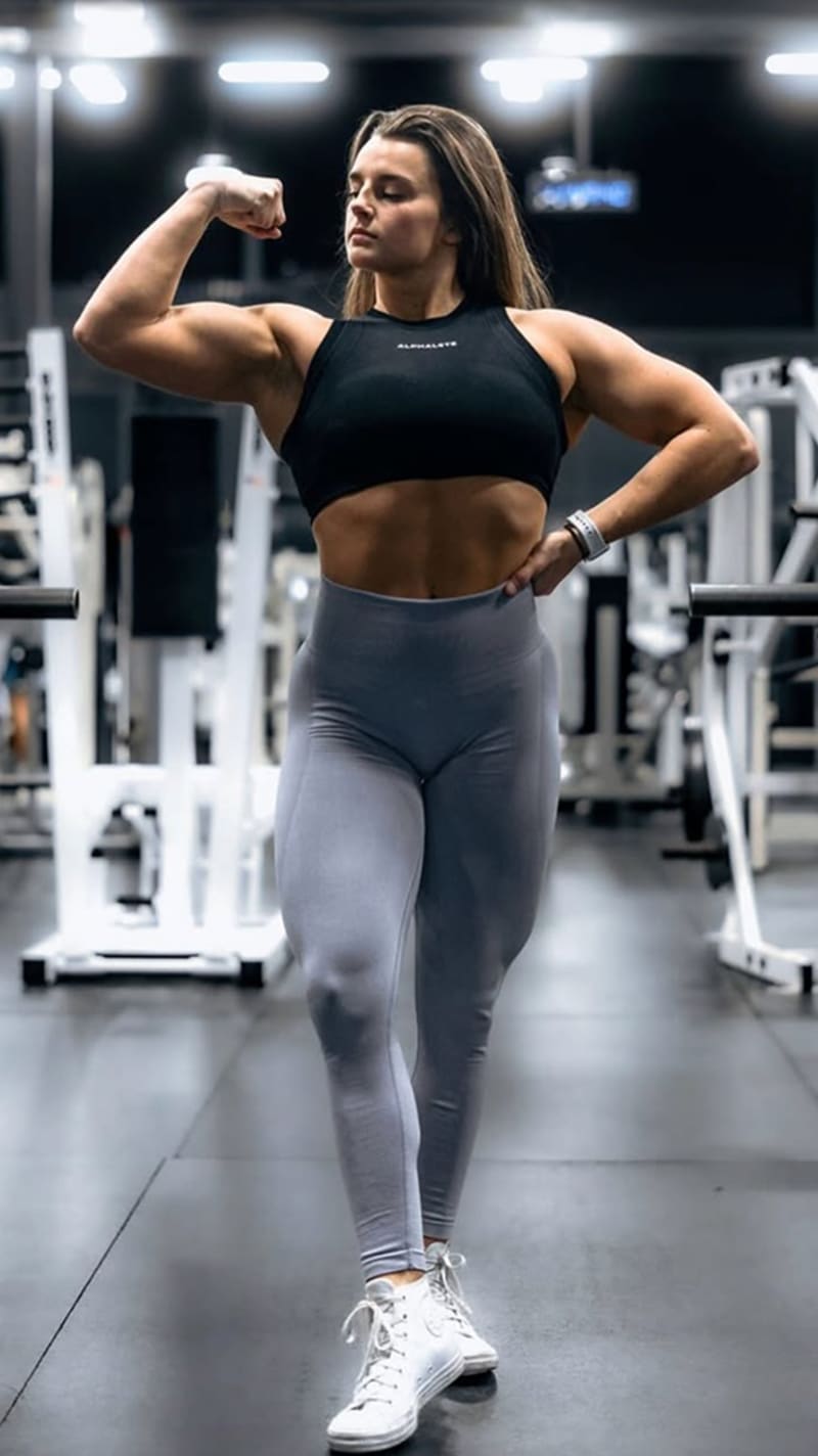 Janelle Jolicoeur | Online Coach's Programs & Challenges membership landing page