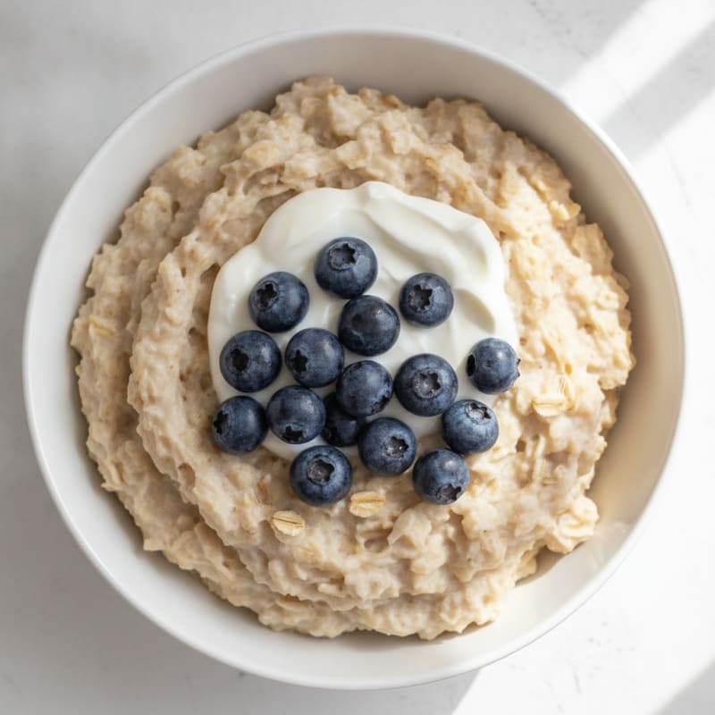 Fluffy Egg White Oatmeal with Greek Yogurt and Berries