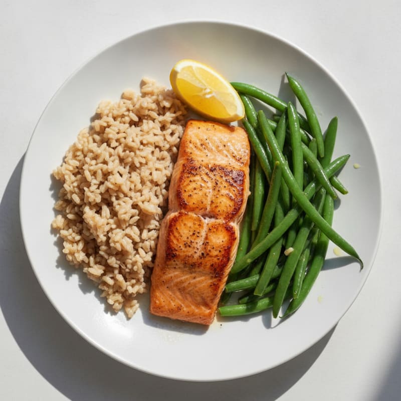 Seared Salmon Filet with Steamed Green Beans and Brown Rice