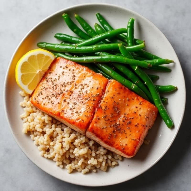 Seared Salmon Filet with Steamed Green Beans and Brown Rice