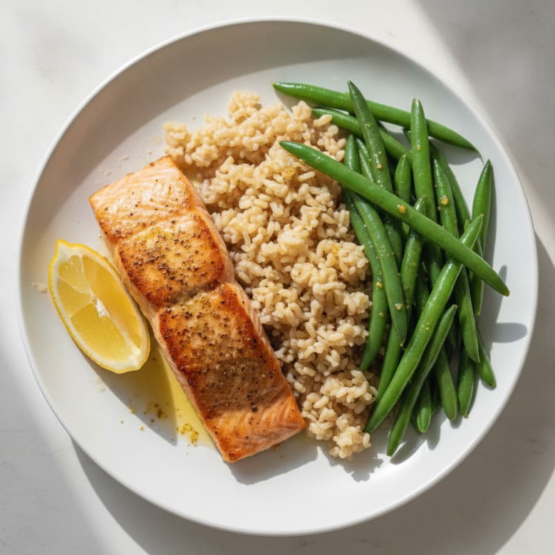 Seared Salmon with Steamed Green Beans and Brown Rice